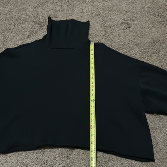EUC American Eagle Oversized Cropped Raw Hem Sweatshirt-Sz XS-Turtleneck-Black - Picture 13 of 16